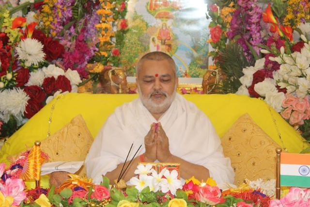 Brahmachari Girish Ji performing Guru Pujan on the auspicious occasion of Shri Gurupurnima Celebration on 5 July 2020