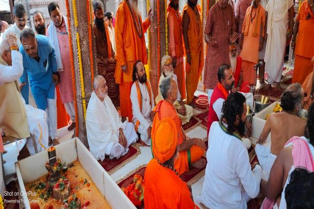 Rudrabhishek was performed in Bhagwan Shri Kashi Vishwanath temple, Varanasi by Shri Kashi Vidwat Parishad, Akhil Bhartiya Sant Samiti, Akhil Bhartiya Akhada Parishad, Ganga Mahasabha in coordination of Swami Jitendranand Saraswati Ji, Mahamantri Ganga Mahasabha and in presence of 1200 Mahatmas from all over India. Got opportunity to perform puja of Bhagwan Kashi Vishwanath Ji and to participate in Rudrabhishek for over 3 hours. Received blessings of many Mahamandaleshwars, Mahants, Sadhu and Saints.