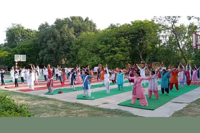 MVM Fatehpur International Yog Day celebrated at Maharshi Vidya Mandir Fatehpur
